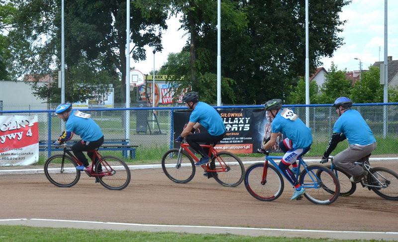 Ostra walka w turnieju oldbojów (zdjęcia)
