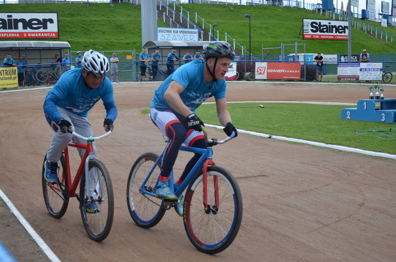 Ostra walka w turnieju oldbojów (zdjęcia)