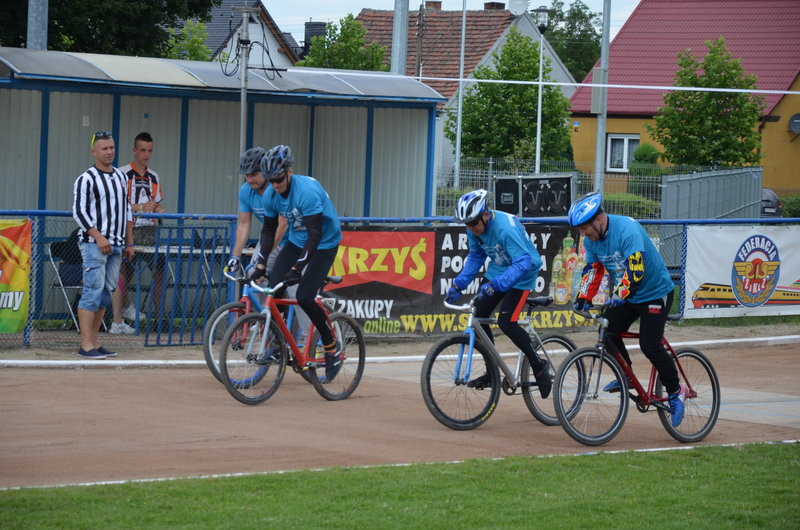 Ostra walka w turnieju oldbojów (zdjęcia)
