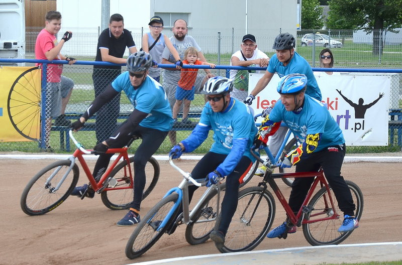 Ostra walka w turnieju oldbojów (zdjęcia)