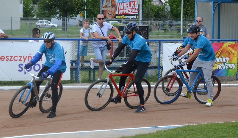 Ostra walka w turnieju oldbojów (zdjęcia)