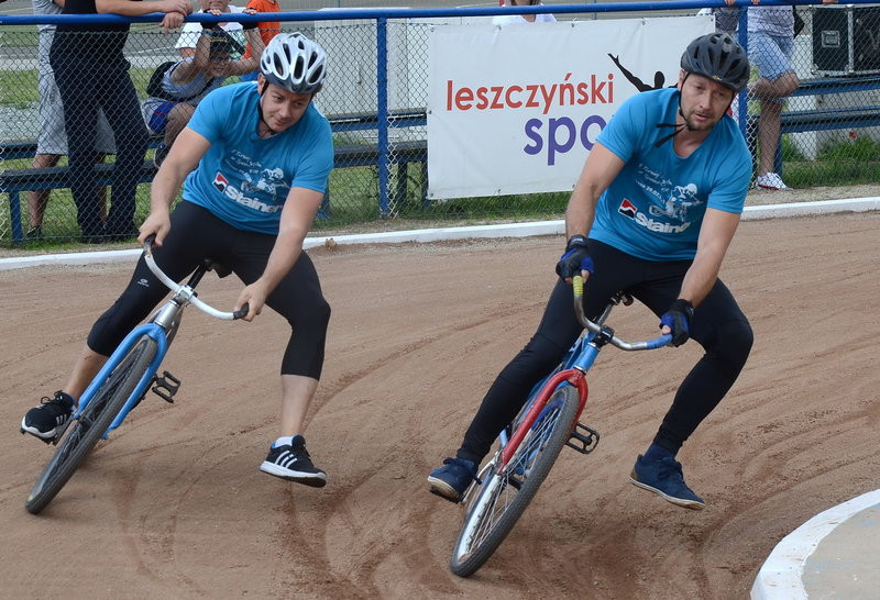 Ostra walka w turnieju oldbojów (zdjęcia)