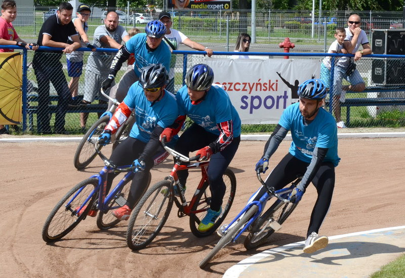 Ostra walka w turnieju oldbojów (zdjęcia)