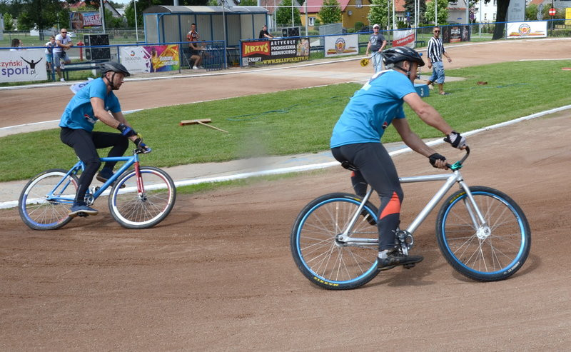 Ostra walka w turnieju oldbojów (zdjęcia)