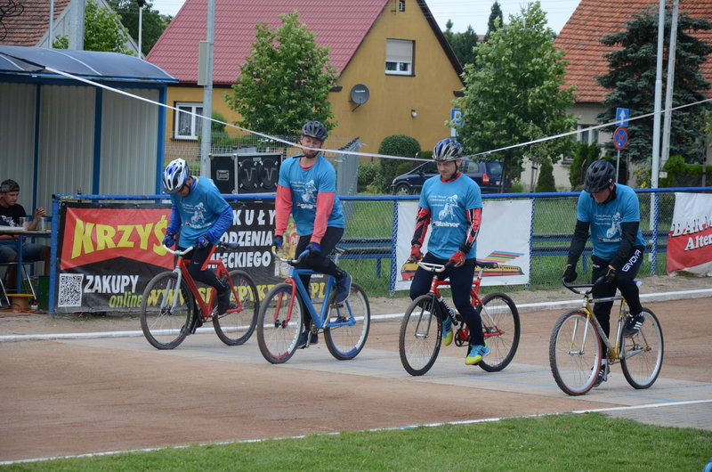 Ostra walka w turnieju oldbojów (zdjęcia)