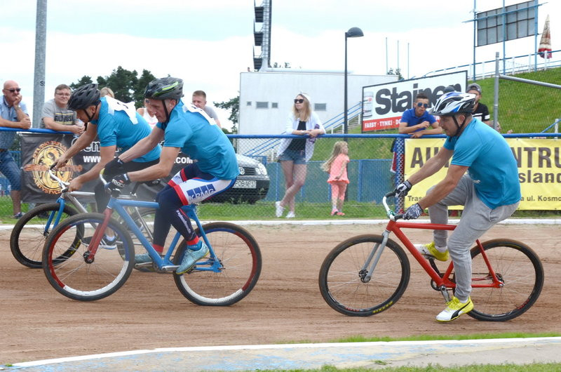 Ostra walka w turnieju oldbojów (zdjęcia)