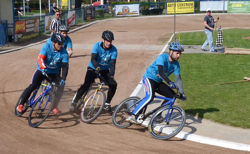 Ostra walka w turnieju oldbojów (zdjęcia)