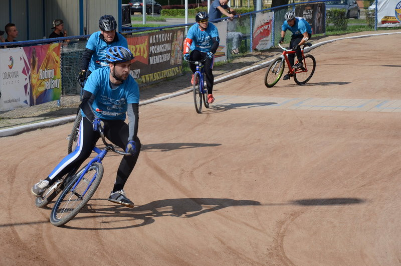 Ostra walka w turnieju oldbojów (zdjęcia)