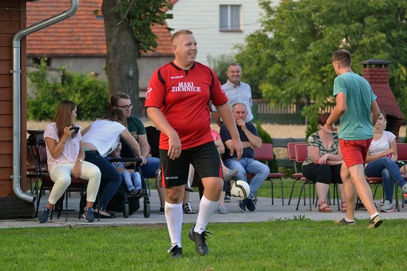 Kawalerowie wygrali z Żonatymi! (zdjęcia)