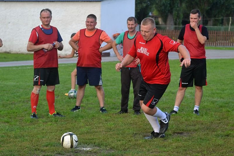 Kawalerowie wygrali z Żonatymi! (zdjęcia)