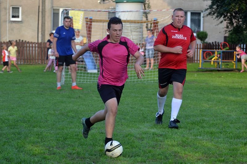 Kawalerowie wygrali z Żonatymi! (zdjęcia)