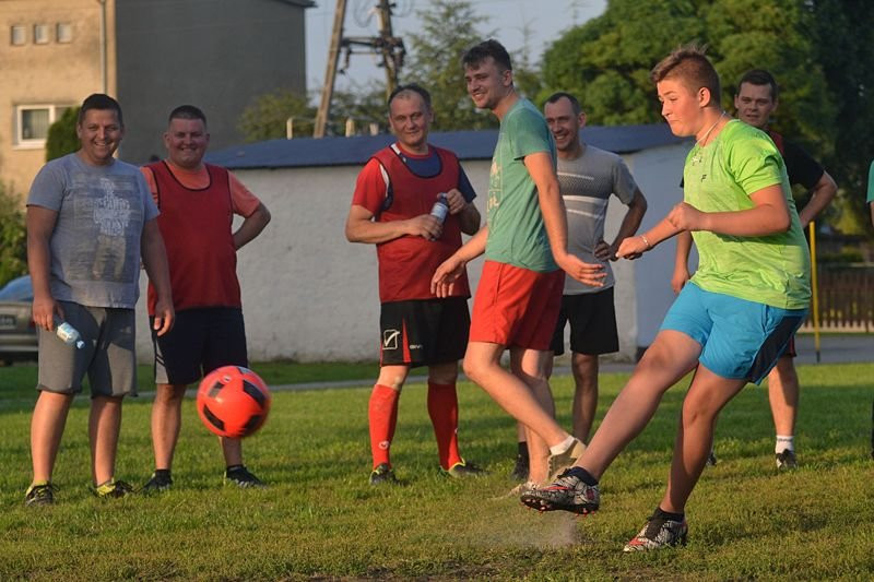 Kawalerowie wygrali z Żonatymi! (zdjęcia)