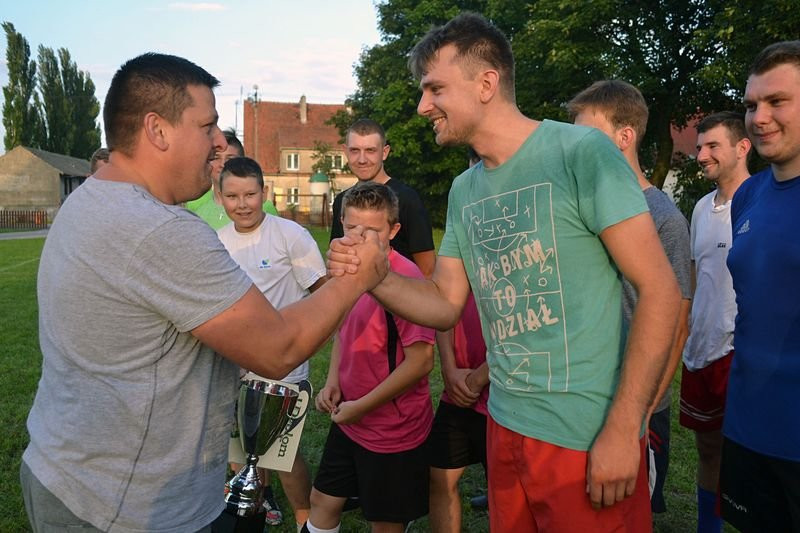 Kawalerowie wygrali z Żonatymi! (zdjęcia)