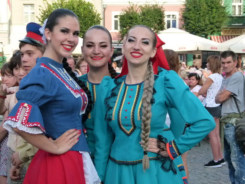 Światowy folklor na leszczyńskim rynku (zdjęcia)