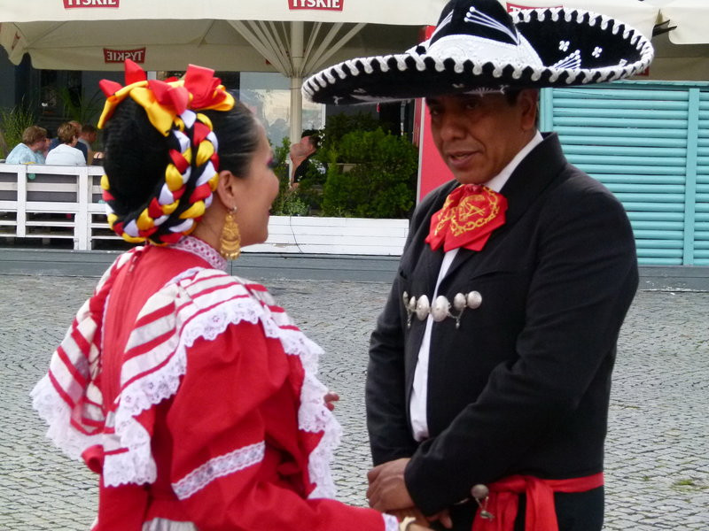 Światowy folklor na leszczyńskim rynku (zdjęcia)