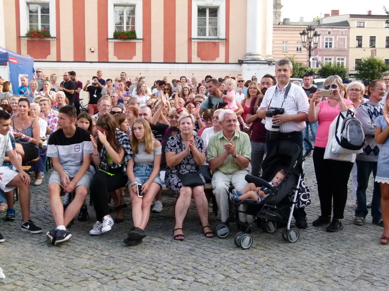 Światowy folklor na leszczyńskim rynku (zdjęcia)
