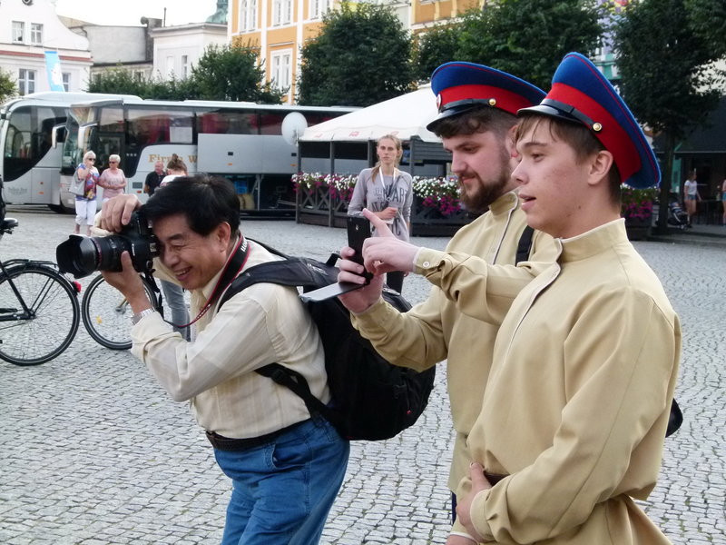 Światowy folklor na leszczyńskim rynku (zdjęcia)