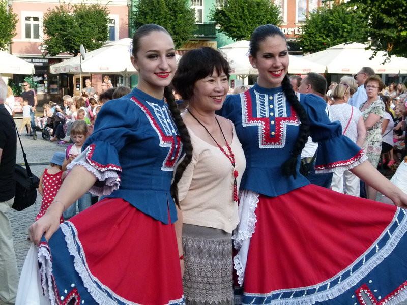 Światowy folklor na leszczyńskim rynku (zdjęcia)