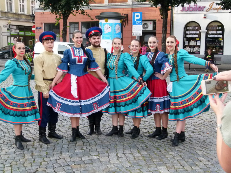 Światowy folklor na leszczyńskim rynku (zdjęcia)