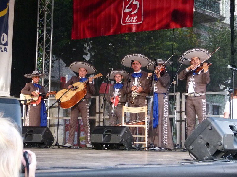 Światowy folklor na leszczyńskim rynku (zdjęcia)