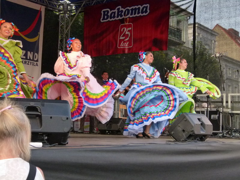 Światowy folklor na leszczyńskim rynku (zdjęcia)