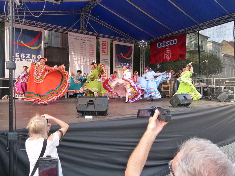 Światowy folklor na leszczyńskim rynku (zdjęcia)