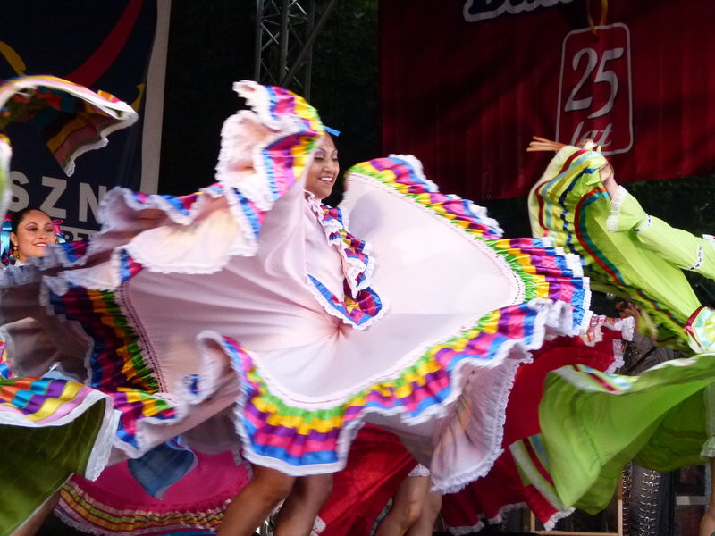 Światowy folklor na leszczyńskim rynku (zdjęcia)