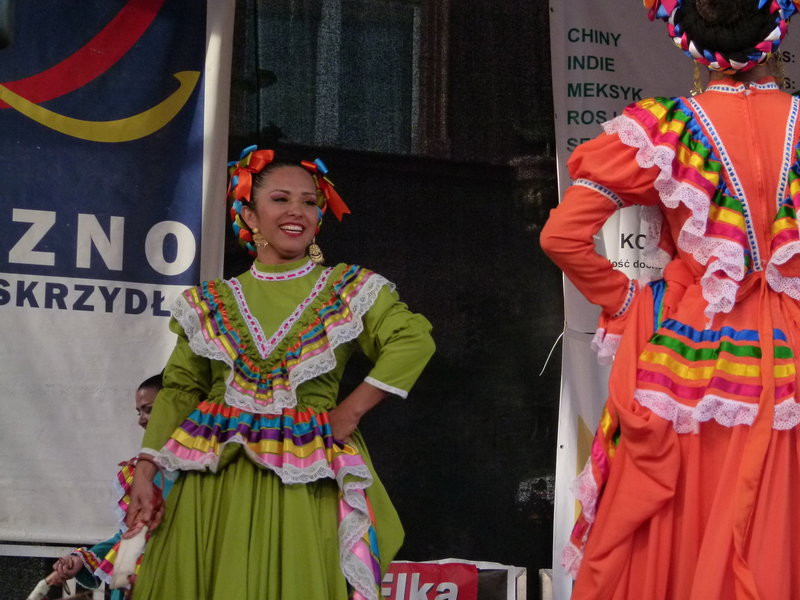 Światowy folklor na leszczyńskim rynku (zdjęcia)