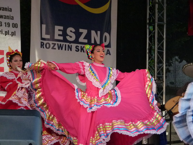 Światowy folklor na leszczyńskim rynku (zdjęcia)
