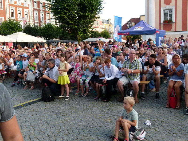 Światowy folklor na leszczyńskim rynku (zdjęcia)