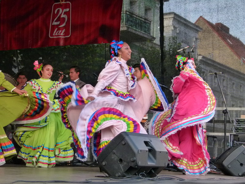 Światowy folklor na leszczyńskim rynku (zdjęcia)