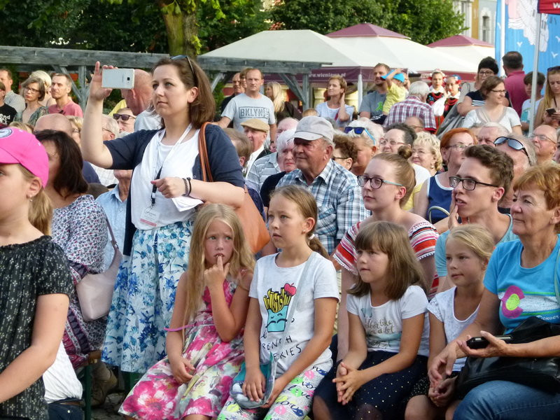 Światowy folklor na leszczyńskim rynku (zdjęcia)