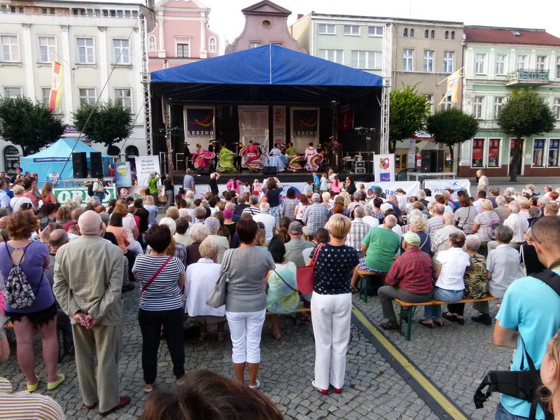 Światowy folklor na leszczyńskim rynku (zdjęcia)