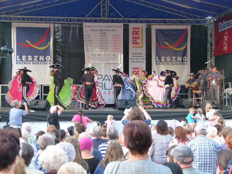 Światowy folklor na leszczyńskim rynku (zdjęcia)