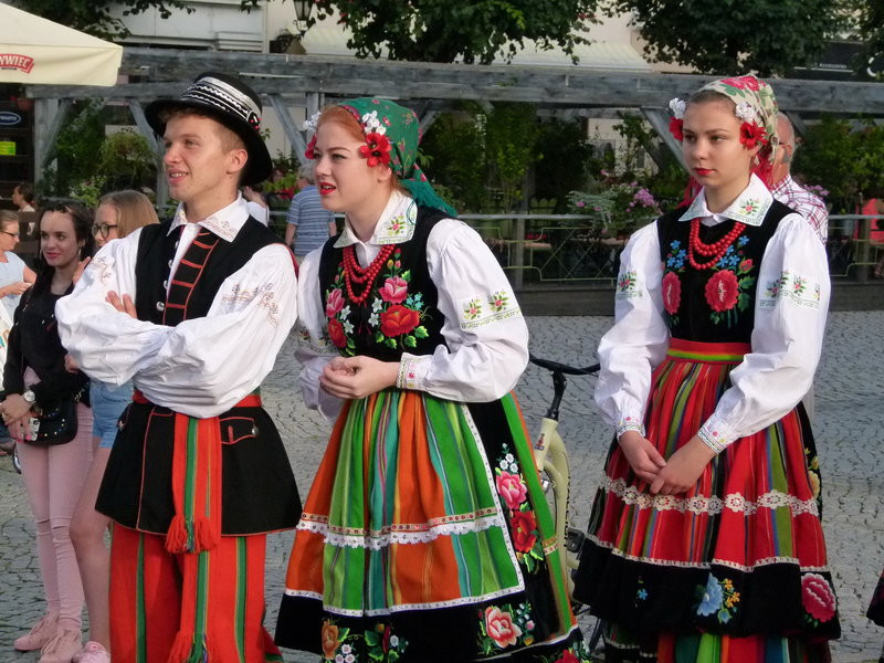 Światowy folklor na leszczyńskim rynku (zdjęcia)