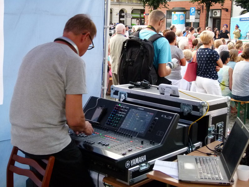 Światowy folklor na leszczyńskim rynku (zdjęcia)