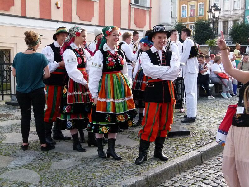 Światowy folklor na leszczyńskim rynku (zdjęcia)