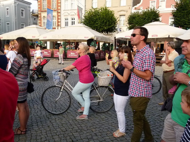 Światowy folklor na leszczyńskim rynku (zdjęcia)