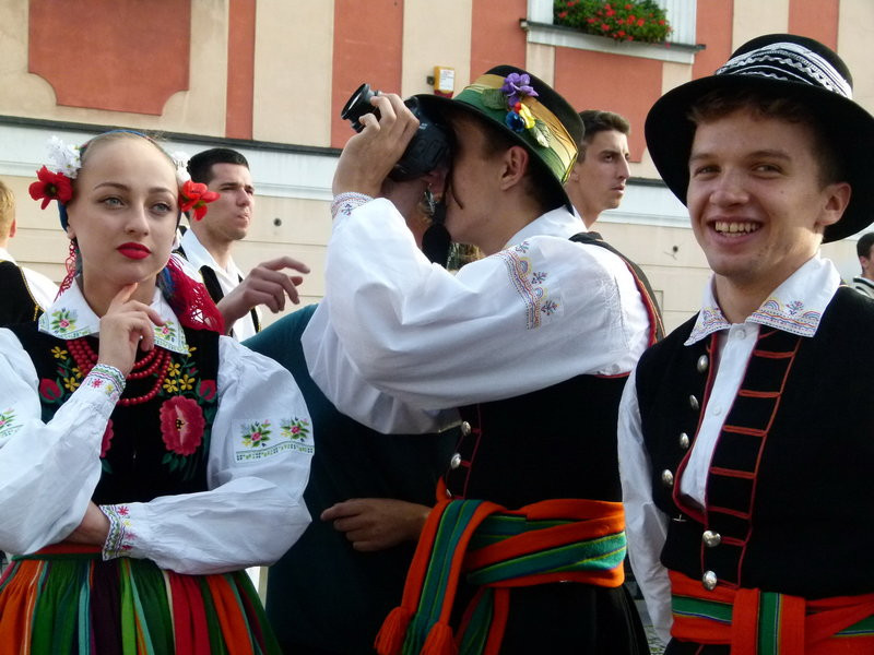 Światowy folklor na leszczyńskim rynku (zdjęcia)