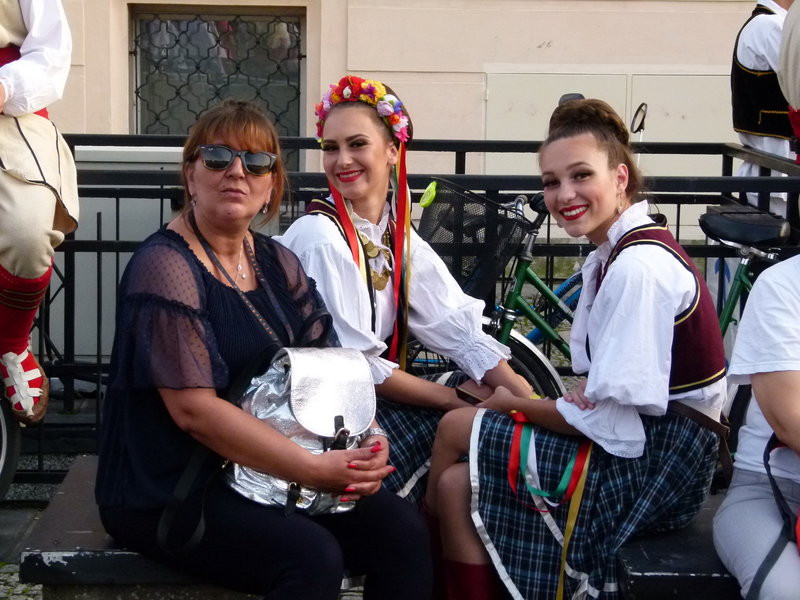 Światowy folklor na leszczyńskim rynku (zdjęcia)