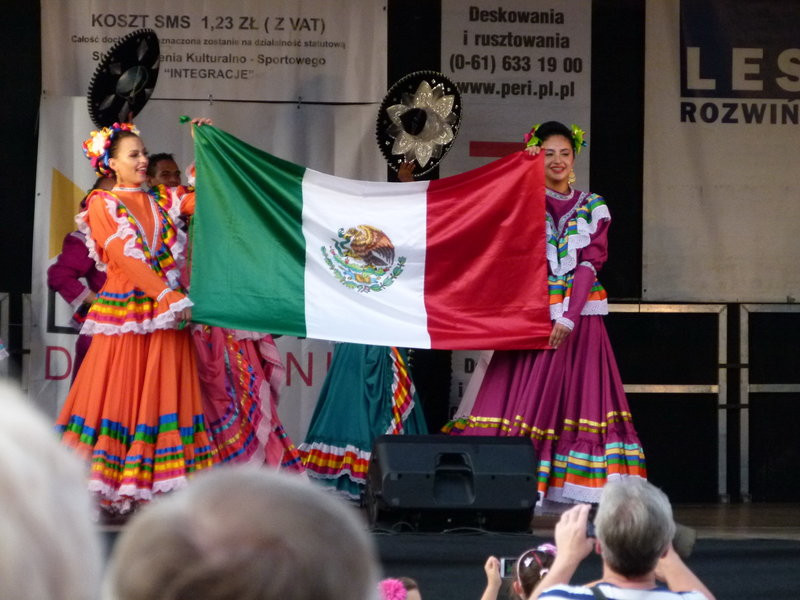 Światowy folklor na leszczyńskim rynku (zdjęcia)