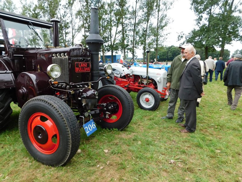 Warkot starych ciągników i maszyn (zdjęcia)