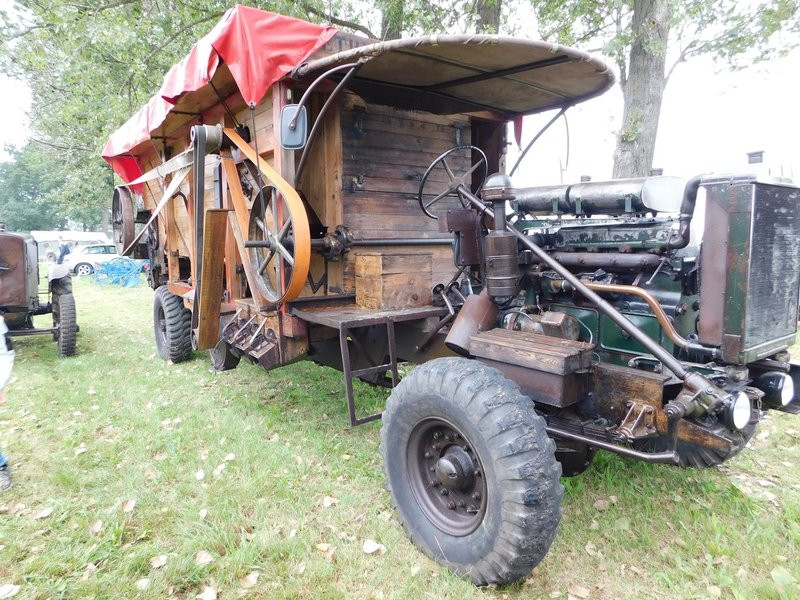 Warkot starych ciągników i maszyn (zdjęcia)