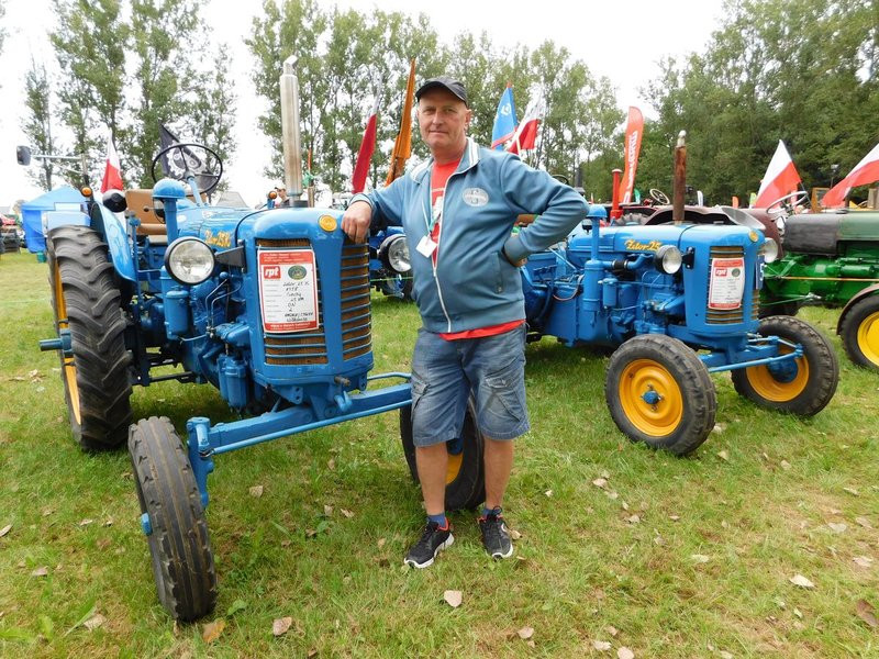 Warkot starych ciągników i maszyn (zdjęcia)