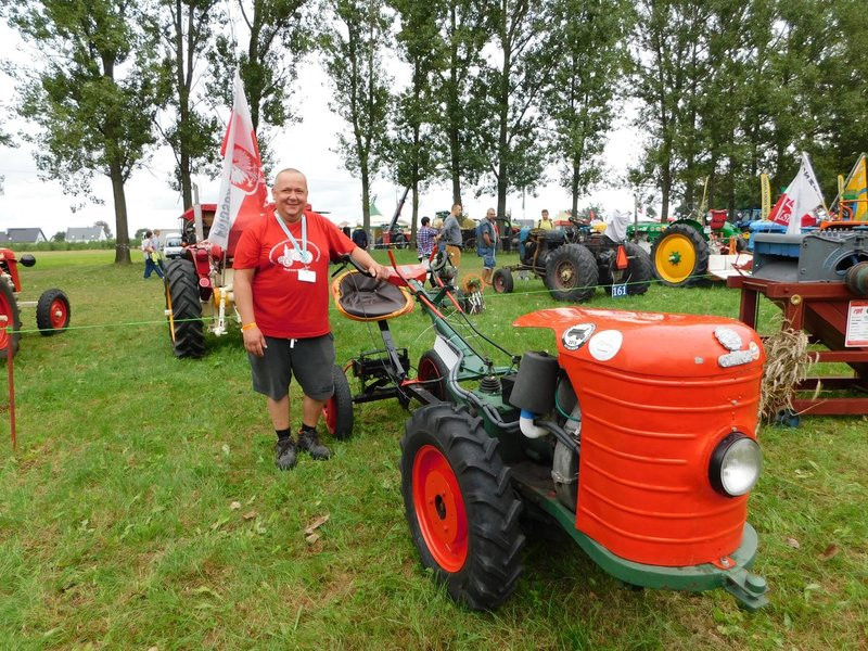 Warkot starych ciągników i maszyn (zdjęcia)