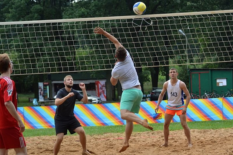 Turniej siatkówki plażowej w Górznie (zdjęcia)