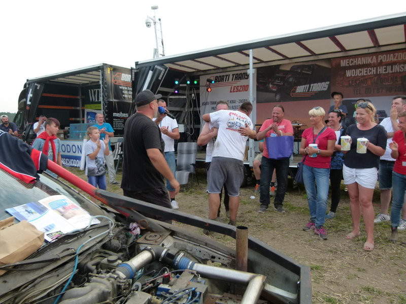 Ludzka solidarność ważniejsza od zwycięstwa (zdjęcia)