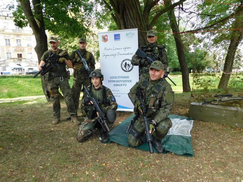 Piknik militarny przy Zamku (zdjęcia)