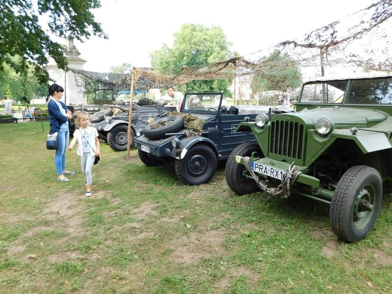 Piknik militarny przy Zamku (zdjęcia)