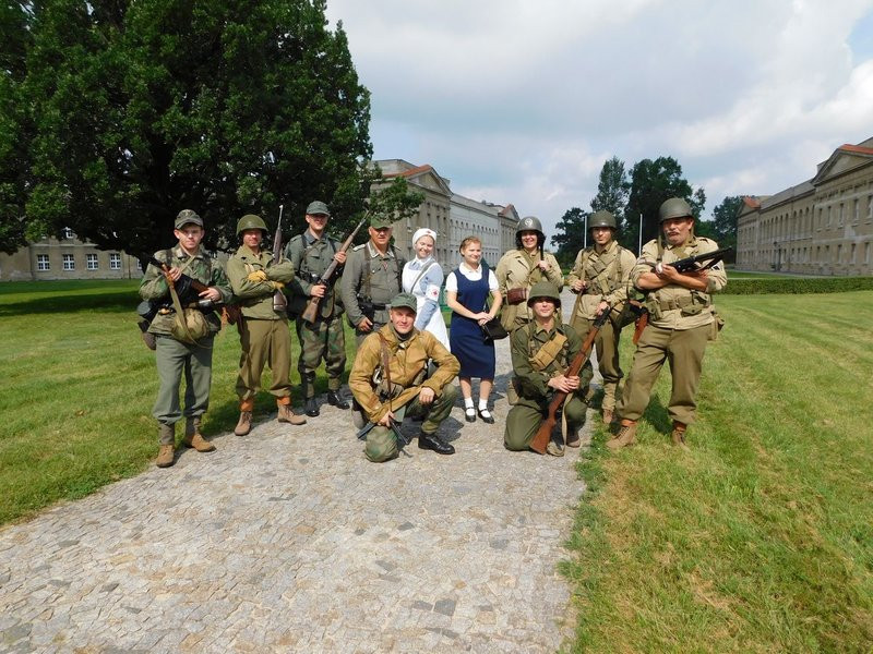 Piknik militarny przy Zamku (zdjęcia)